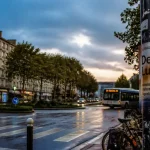 Caen demi lune, carrefour giratoire près de la rue d’Auge, piétons et vélos