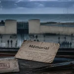 Caen plage du debarquement : Mémorial, visiteurs, dunes, mer