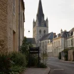 Saint ouen caen : église et rue résidentielle calme